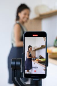 AyetamA Promotions Transformez votre savoir-faire en contenu vidéo professionnel publié sur YouTube, TikTok et Instagram. Pendant que vous travaillez, votre vidéo attire des clients 24h/24.